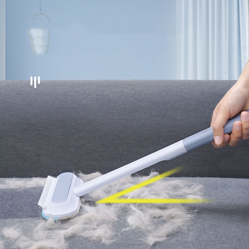 Ramassage de poils sur un canapé